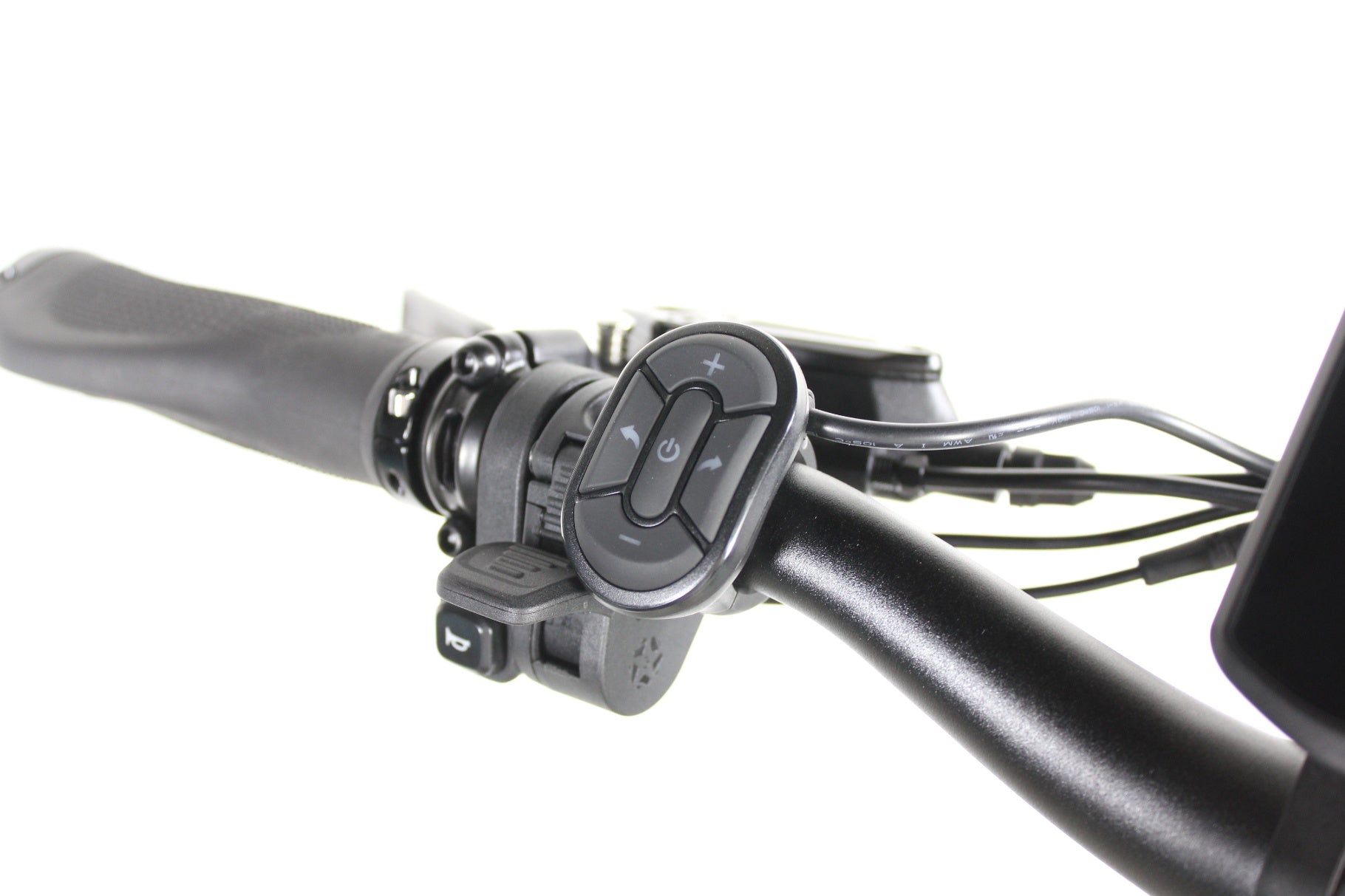Bicycle handlebar with control device 